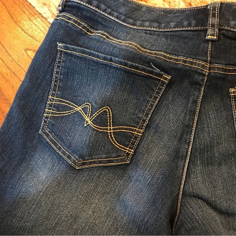 ▪️NEW YORK & COMPANY Denim Shorts - Picture 8 of 11